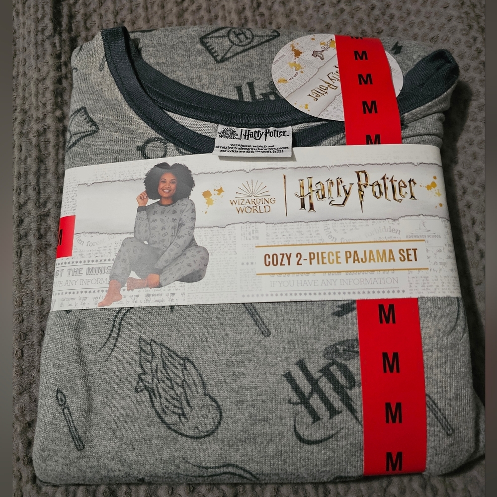Harry Potter Gray Pajama Set Size Medium. Brand New